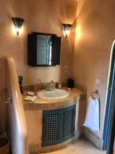 Phòng tắm tại Riad Sahara Nour