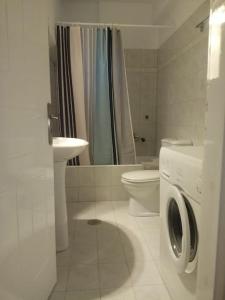 A bathroom at Blue apartment