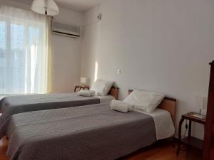 A bed or beds in a room at Sea view,big and comfortable appartment in Voula