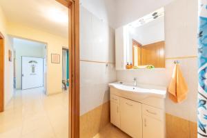 Kúpeľňa v ubytovaní Helen Corfu House + 23 fotografií