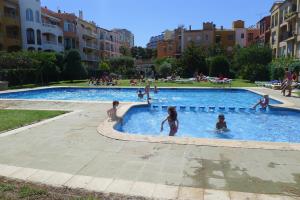 Bazén v ubytovaní Gran Reserva Mar 27 Empuriabrava - Immo Barneda alebo v jeho blízkosti