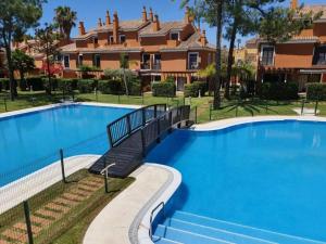 Bazén v ubytování Sol, playa y golf en urbanización de lujo. nebo v jeho okolí