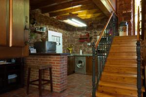 a room with a staircase and a kitchen with a washing machine at Casa La Pumarada de Villaviciosa in Villaviciosa