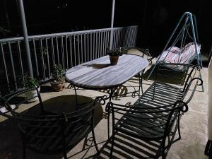 Fotografie z fotogalerie ubytování Lakeside Green Balcony Home v destinaci Cchaltubo