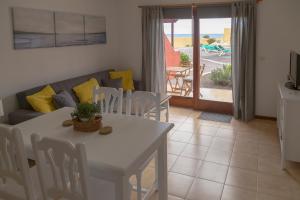 a living room with a white table and chairs and a couch at Casa Ramón Acosta in Breña Baja