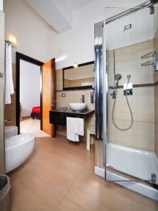 Hotel Cala Luna tesisinde bir banyo