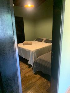 - une chambre avec 2 lits dans l'établissement Pousada Villa Tropea - Fazenda Chapadão, à Serra Negra