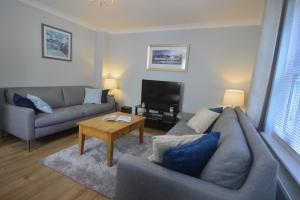 a living room with two couches and a coffee table at TorquayTownhouse with Hot Tub 200m from Beach - Free WiFi Sky Glass in Torquay