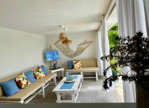 Ruang duduk di Zora’s Home