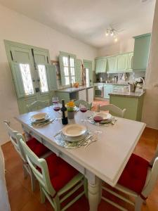 A kitchen or kitchenette at Casa Salamanquesa