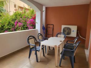 Fotografie z fotogalerie ubytování Bajo coqueto con terraza y piscina privada cerca de la playa! v destinaci Vera