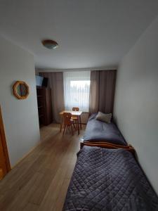 Łóżko lub łóżka w pokoju w obiekcie Pokoje GABI