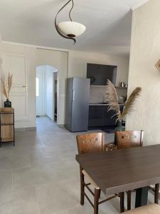 Zdjęcie z galerii obiektu Très grand appartement dans villa à 15 minutes de nice w mieście Colomars