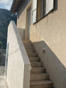 Zdjęcie z galerii obiektu Très grand appartement dans villa à 15 minutes de nice w mieście Colomars