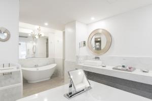Um banheiro em La Mision Hotel Boutique