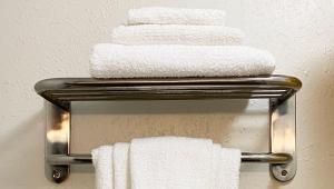 two towels on a towel rack in a bathroom at Oak Grove Inn in Oak Grove +25 photos