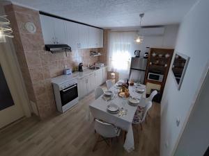 Η κουζίνα ή μικρή κουζίνα στο Apartment Barba View