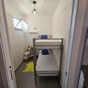 La Pedrosa 83 tesisinde bir ranza yatağı veya ranza yatakları