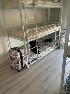 Palanda nebo palandy na pokoji v ubytování A 20 minutes de Paris
