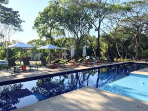 Bazén v ubytovaní PRAIA DO FORTE ! Vilage de 80 m2 a 600 metros da vila alebo v jeho blízkosti