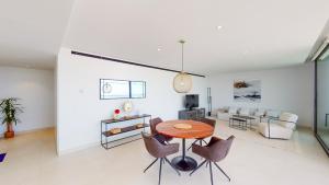 Posedenie v ubytovaní Higueron West II - Luxury new built 3 bed apartmen