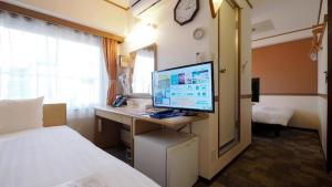Giường trong phòng chung tại Toyoko Inn Sendai Nishi-guchi Hirose-dori +42 ảnh