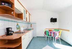 Kuchyňa alebo kuchynka v ubytovaní Apartments Ruzica M
