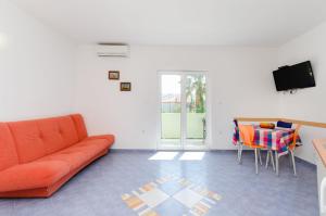 Televízia a/alebo spoločenská miestnosť v ubytovaní Apartments Ruzica M
