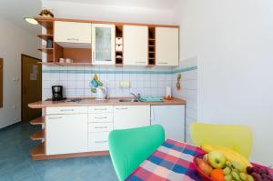 Kuchyňa alebo kuchynka v ubytovaní Apartments Ruzica M