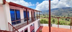 a balcony with a view of the mountains at Buenavista Hotel Campestre - Pesca in Pesca