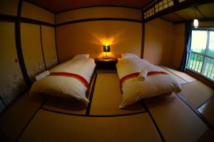 HA-MON Slope Side Hotel and Private Chalet客房内的一张或多张床位