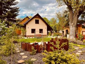Taman di luar Apartmánový dům 13 Podkroví 2