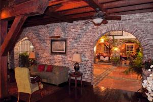 Area soggiorno di Copper and Lumber Store Hotel