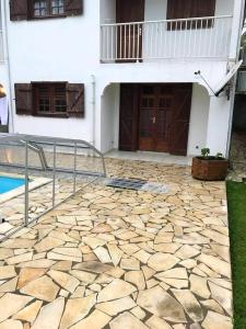 Πισίνα στο ή κοντά στο Appartement confort à Sainte-Rose avec piscine partagée