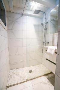 a bathroom with a shower with a glass door at CABANA & Sunset #2 - Terrasse, Parking & Lac in Veyrier-du-Lac