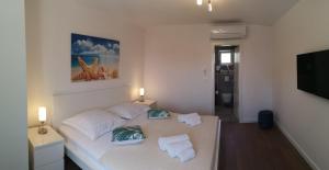 Katil atau katil-katil dalam bilik di The Cube, Luxury Villa with private pool +55 gambar