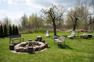 a park with a fire pit in the grass at Dom całoroczny nad Bugiem in Wasilew Szlachecki