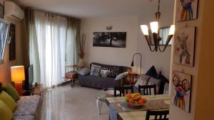 Area tempat duduk di Israel Marina Village, Garden Vacation Apartment