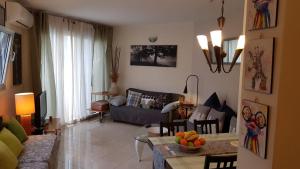 Photo de la galerie de l'établissement Israel Marina Village, Garden Vacation Apartment, à Herzliya