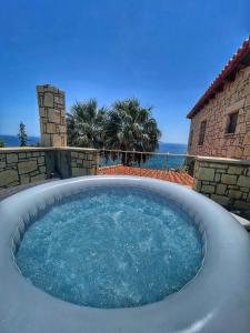 Foto dalla galleria di Elouthia Residence with Sea View and Hot Tub a Tsoutsouros