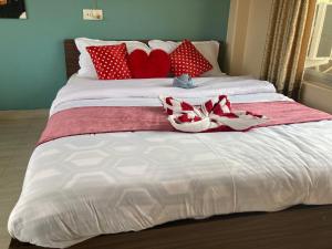 A bed or beds in a room at Hotel Nightingale