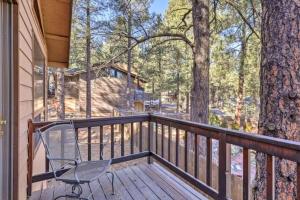 Gallery image of Cheerful Kathys Cabin, King Bed, Hot Tub, Close to NAU, Airport & Hiking Trails! in Flagstaff