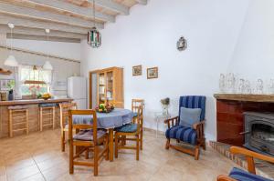 Posezení v ubytování YourHouse Sa Sini villa