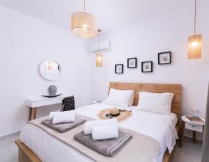 Ένα ή περισσότερα κρεβάτια σε δωμάτιο στο Ammokrinos Luxury Homes,150m from the beach