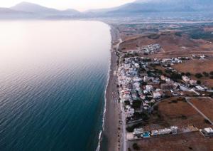 Apgyvendinimo įstaigos Ammokrinos Luxury Homes,150m from the beach vaizdas iš viršaus