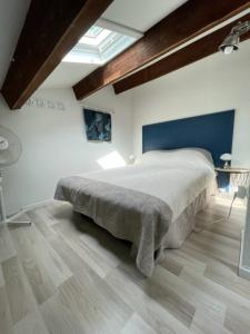 Posteľ alebo postele v izbe v ubytovaní Maison, Parking, Piscine et Tennis - St Pierre la Mer 5SANT302 + 14 fotografií