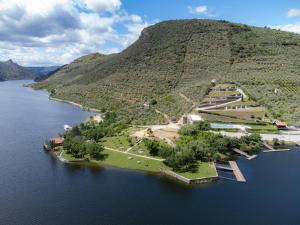 an island in the middle of a body of water at Hotel Freixo Douro Superior in Freixo de Espada à Cinta