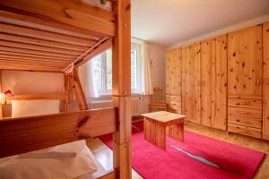 Postel nebo postele na pokoji v ubytování Latschüel by Arosa Vacations