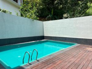 Kolam renang di atau dekat dengan Hotel Kandyan View ''Free pickup from Kandy city''