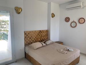 a bedroom with a bed in a white room at Charmant logement front port et Mer in Port El Kantaoui